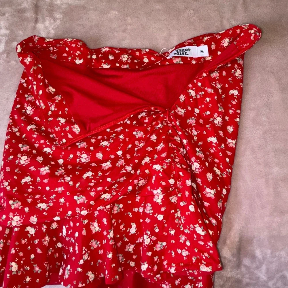 Tiger Mist Red Floral Antares Top and Bells Skirt Two Piece Set Small NWT
